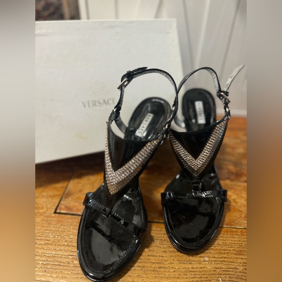 Versace heels like new with box black/rhinestones - Picture 4 of 13